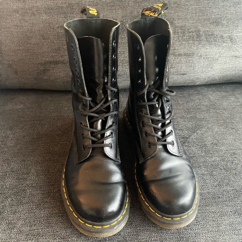 Doc Martens 10 hole 1490 boots